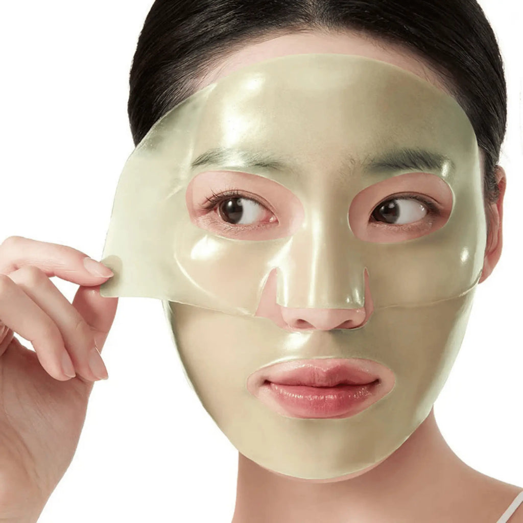 Heartleaf 70 Soothing Collagen Mask da ANUA aplicada no rosto